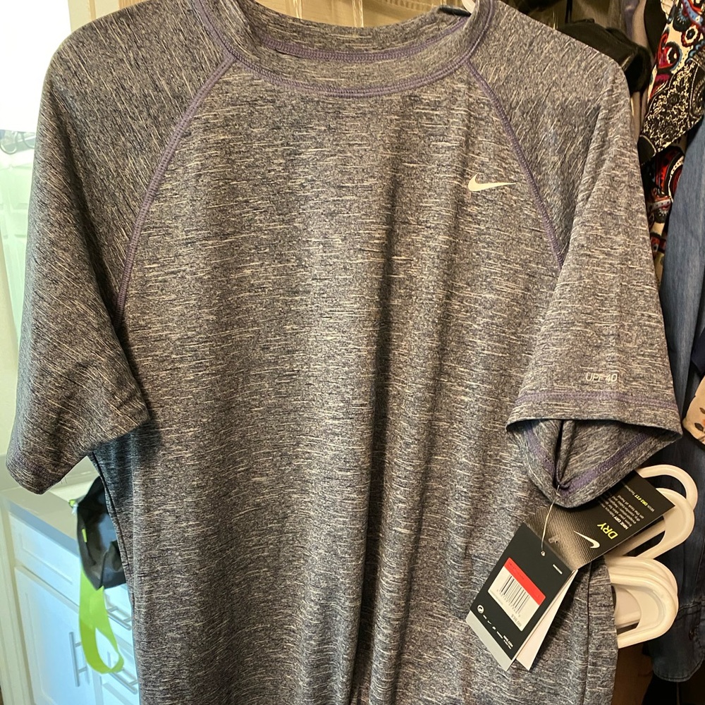 Men’s gray Nike shirt NWT